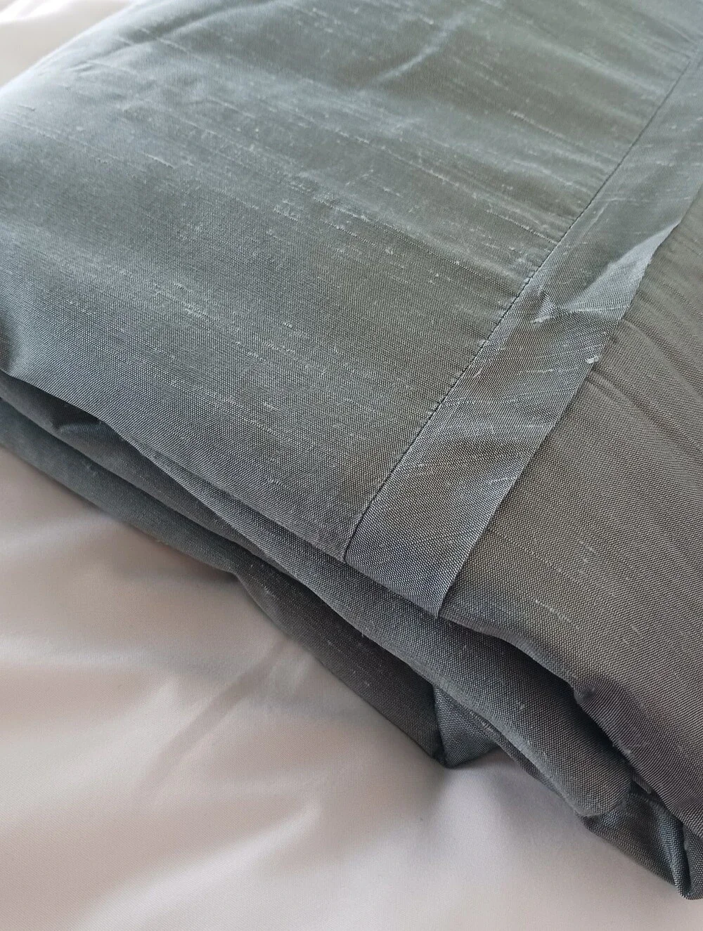Empire Silk by PERI Full/Queen Duvet Cover 70% Silk Top 100% Cotton Back Peacock